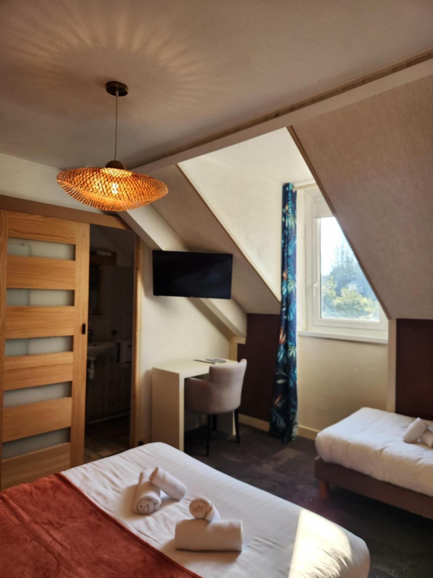 Hotel Le Petit Montmartre Dinard Exterior foto